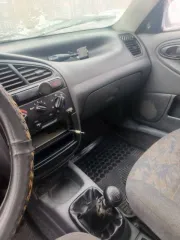 Chevrolet Lanos 2007 года, 86 л.с., пробег 276085 км. Госномер С742ТР24, VIN Y6DTF69Y070073032. Заводится, едет. Требует ремонта: перегорел включатель поворотников, пороги гнилые, двигатель потребляет масло, сел аккумулятор.