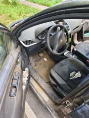 Peugeot 207, 2009 г.в., цвет черный, VIN VF3WCKFUC9W022452. Требуется химчистка салона, замена переднего и заднего бампера, ремонт передней левой арки, задней правой арки, ремонт по устранению коррозии металла. Ознакомление с предметом торгов и документацией на имущество осуществляется по месту…