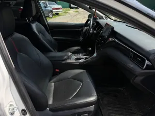 Toyota Camry 2021 года, 249 лс, 253400 км, АКПП, гос.рег.знак Н101ХХ98, VIN XW7BZ3HK60S116340, 2021г.в., мощность двиг., л.с. (кВт): 248,8 (183), цвет: белый перламутр с черной крышей.