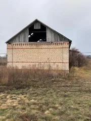 Земельный участок площадью 2025 м² с нежилым зданием, Саратовская область. Кадастровый номер земельного участка: 64:19:130901:612. Кадастровый номер здания: 64:19:130901:139. Основной вид разрешенного использования: 7.0.