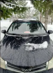 Chery A13 2012 года, черный цвет. VIN: Y6DAF6854C0013629, ПТС: 77 TX 992779, госномер: X842HB37. Бензиновый двигатель объемом 1497 куб. см. Экологический класс 4. Разрешенная максимальная масса 1575 кг, масса без нагрузки 1275 кг.