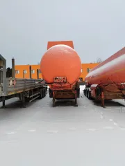 Полуприцеп цистерна БЦМ-42.3, 2008 год, цвет оранжевый. VIN: X3W96052C80000157, госномер: АС275886, номер кузова: X3W96052C80000157. Имеет множественные сколы и местами коррозию.