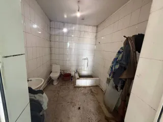 Производственный комплекс 1516,5 кв.м и участок 1,05 га, Астраханская область, р-н Камызякский, литер строения З-З1, по дороге Камызяк-Каралат, состоящий из: земельного участка, кадастровый номер 30:05:040302:2, общей площадью 10475,00 кв.м.; нежилого здания (кормоцех, административное здание)…