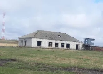 Здание, назначение: нежилое, общей площадью 579,3 кв.м., кадастровый номер 45:04:010301:797, одновременно с земельным участком из земель населенных пунктов, площадью 3 670 кв.м., кадастровый номер 45:04:010301:822 с видом разрешенного использования – деловое управление,  расположенное по адресу…
