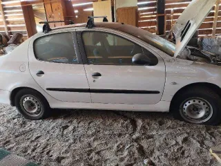 Peugeot 206, 2008 года, 75 лс, 350000 км. Легковой автомобиль Пежо206, год выпуска 2008, VIN VF32BKFWA72790272, номер двигателя 13186015814, государственный регистрационный знак Е130ЕУ178. Требуется ремонт.