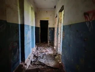 Нежилое здание (школа) площадью 1057,2 кв.м, кадастровый номер 46:08:210301:408; нежилое здание (котельная) площадью 121,6 кв.м, кадастровый номер 46:08:210301:407; земельный участок площадью 7880+/-62 кв.м, кадастровый номер 46:08:210301:238. Адрес: Курская область, Касторенский район…