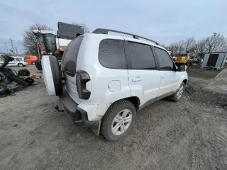 Автомобиль LADA NIVA, тип ТС легковой универсал, год выпуска 2021 г., регистрационный номер М111СА36, идентификационный номер (VIN) X9L2100M0735960, цвет белый, по всему кузову автомобиля повреждений ЛКП, следов коррозии металла не обнаружено; в салоне ТС имеются чехлы из комбинированного…