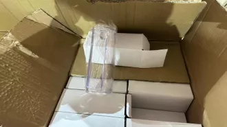 Устройства для извлечения косточек из вишни механические, металлические; инструменты для размягчения мяса, 19х5 см. маркировка «FLEISCHZARTMACHER»; ручные соковыжималки для лимонов, маркировка «BRA FREE»; набор форм для приготовления печения.  – 7 587 штук. Пластиковая емкость с крышкой – 500 штук…