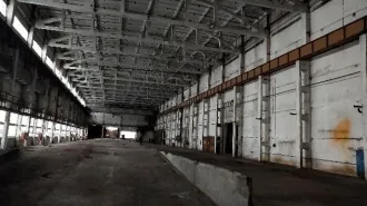 Имущественный комплекс по адресу: Красноярский край, г. Сосновоборск, ул. Заводская, д. 1  обременение: ипотека в пользу у ГКР «ВЭБ.РФ» : 1  Здание  административно бытовой корпус №8 , КН: 24:56:0101001:251, пл. 6600.60 кв. м  2  Здание  корпус складов , КН: 24:56:0101001:428, назначение: нежилое…