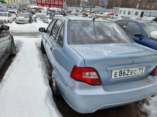 Автомобиль Daewoo Nexia GLE, 2011 г.в., VIN: XWB3L32EDBA254177, госномер Е862ЕС1111, серого цвета. По всему корпусу имеются пятна ржавчины, передний бампер отсутствует, имеются вмятины на корпусе. Находится в залоге (Уведомление о возникновении залога движимого имущества № 2024-010-065640-941 от…