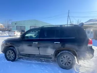 Toyota Land Cruiser 200, черный, легковой, 2017 г.в., мощность двигателя 249 л.с., VIN: JTMCV02J204227381, ГРЗ К555АЕ14