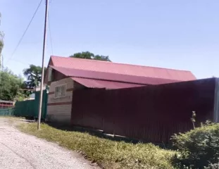 Жилой дом общей площадью 97,8 кв.м., кадастровый номер 15:08:0170241:45 и 
Земельный участок общей площадью 3700 кв.м., кадастровый номер 15:08:0170241:3 
Расположенные по адресу: РСО-Алания, с.Сунжа, ул. Калинина, д.51