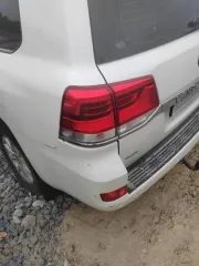 Toyota Land Cruiser 200, 2019 г.в., 249 л.с., 260000 км, полный привод, АКПП, VIN JTMCV05J904274063, гн. Х999СВ86. Автомобиль имеет сколы, вмятины, царапины, повреждения лакокрасочного покрытия и другие дефекты, КЛЮЧИ ОТСУТСТВУЮТ, ДВС не запускался, диагностика технического состояния не проводилась.