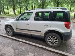 Skoda Yeti 2013 Транспортное средство Skoda Yeti, VIN: TMBJF25L9D6053588, год выпуска: 2013, гос.номер О351ТХ193. Коробка робот dsg, с ней проблемы, мигают передачи, вероятнее всего нужно менять комплект сцепления, трещина на лобовом была ещё перед покупкой, по кузову имеются следы коррозии из-за…