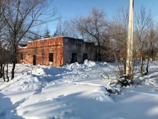 Здание бани 229.4 кв.м Амурская область, Ивановский район, Семиозерский сельсовет, с. Семиозерка. Назначение здания: нежилое. Общая площадь: 229.4. Общие сведения об ограничениях и обременениях: отсутствуют. Количество этажей: 1. Количество подземных этажей: 0. Кадастровый номер: 28:14:000000:1353.