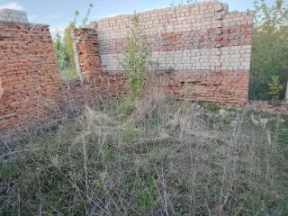 Земельный участок площадью 3300 кв.м., Россия, Курская область, Щигровский район, деревня 1-я Семеновка, улица Южная, дом 6, кадастровый номер 46:28:141209:78. Объект незавершенного строительства площадью 182.3 кв.м., назначение: жилое, кадастровый номер 46:28:141209:89. Запрещение регистрации №…