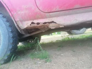 ВАЗ 2121 1990 года выпуска, госномер О288ВС11. Техническое состояние: удовлетворительное; массово механические и коррозийные повреждения, вплоть до сквозной коррозии. Цена: 189000 рублей.