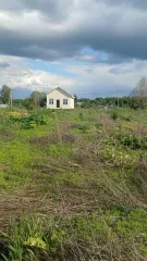 Земельный участок 1800 кв.м и жилой дом 54,2 кв.м, Московская область. Земельный участок, площадью 1800 +/- 30 кв. м, категория земель: земли населенных пунктов, разрешенное использование: для ведения личного подсобного хозяйства, расположенный по адресу: Местоположение установлено относительно…