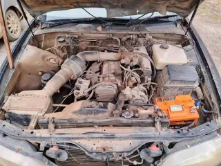 Toyota Mark II 1985 года, черный цвет. Модель двигателя: 1G, бензиновый, номер 6299922, мощность 135 л.с. (99 кВт), рабочий объем 1988 см³. Кузов № GX906653696. ПТС: 25 РСМ 647442, госномер У 470 АХ 125. Страна изготовитель: Япония. Технически допустимая максимальная масса 1565 кг, масса в…