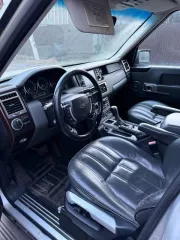 Land Rover Range, 2005, VIN – SALLMAMA45A195705, серебристый, ПТС – серия 78 УХ № 814395 от 10.12.2022. Отсутствует батарея АКБ, ржавчина на крыльях и задней двери, требуется ремонт ДВС, деформация колес от длительного (более года) неиспользования.