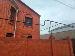 Дом 238,5 кв.м, гараж 66,8 кв.м и земельный участок 698 кв.м в Элисте. Земельный участок кадастровый номер 08:14:030209:135, площадью 698 кв.м, земли населенных пунктов, для индивидуального жилищного строительства, адрес Республика Калмыкия, г. Элиста, ул. Сяяхн Тенгр, д. 24. Вид права…