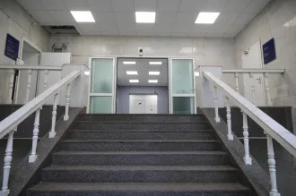 Нежилое здание 2410,8 кв.м с участком 1230 кв.м, Санкт-Петербург, ул. Радищева, д. 39, лит. А, 3-этажное, кадастровые номера 78:31:0001210:3029, 78:31:0001210:8, земли населенных пунктов - для размещения административно-управленческих и общественных объектов, ограничения и обременения: ипотека до…