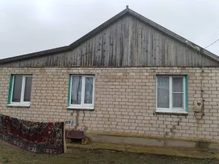 Дом 95,2 кв.м. и земельный участок 949 кв.м. в Калмыкии еще Земельный участок, площадь 949 кв.м., адрес  местонахождение : Россия, Республика Калмыкия, Яшкульский район, п. Элвг, ул. Советская, дом 10, кадастровый  условный  номер: 08:13:150101:111. Находится в совместной собственности и Здание…