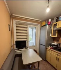 Квартира площадью 38,6 кв. м., расположенная по адресу: г. Москва, ул. 5-я Магистральная, д. 18, кв. 27, кадастровый номер: 77:09:0005012:1520. Вид права: собственность.  

Имущество (квартира) находится в залоге у Залогового кредитора на основании договора залога № 1803239033602005 от 07.12.2021…