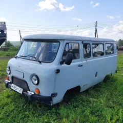 УАЗ 220694-04, 2008 г. в., цвет: белая ночь, VIN: ХТТ22069490460810. Автомобиль находится в неудовлетворительном нерабочем состоянии, требующем ремонта; отсутствуют некоторые узлы и агрегаты, состояние двигателя и КПП неизвестно. Госномер: М185РТ22. Мощность двигателя: 107 л.с., экологический…