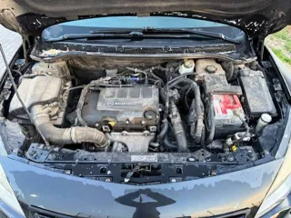 Opel Astra, 2012 года, 115 лс, 258702 км, АКПП. VIN номер XUFPE6DCXC3073510. Машина на ходу. Состояние транспортного средства-исправное. Ржавчина и сколы на лобовом стекле были при покупке машины.