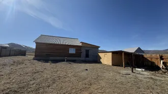 Жилой дом, 141 кв.м., кадастровый номер: 17:08:1502002:879 и право аренды на земельный участок, 1000 кв.м., кадастровый номер: 17:08:1502002:766, категория земель: земли населенных пунктов, вид разрешенного использования: для индивидуального жилищного строительства. Адрес: Российская Федерация…