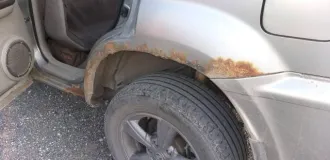 Nissan X-Trail 2001 года, цвет серый. VIN отсутствует, ПТС 25 ТО 471237, госномер У274УВ59. Модель двигателя QR20 112576A, номер кузова NT30-040998. Производство Япония.