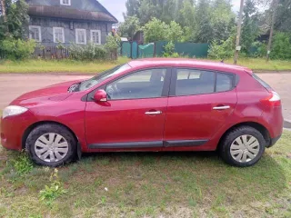 Renault Megane 2010 года, 106 лс, автомобиль: RENAULT MEGANE III; 2010 года выпуска; номер двигателя K4MV838 R013682; VIN: VF1BZAR0543744929. Состояние автомобиля: требуется ремонт подвески, рулевых наконечников, диагностика на станции техобслуживания не сделана, на бортовой панели горят значки с…