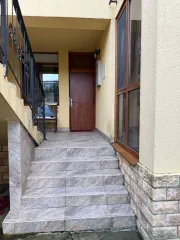 Апартаменты 93.8 кв.м Сочи. Адрес: г. Сочи, Адлерский район, ул. Ленина, 217а. Кадастровый номер: 23:49:0402008:1211. Апартаменты с продуманной планировкой в Жилом Комплексе «Орхидея Парк». 100 метров до моря. Выполнен качественный ремонт, установлена вся необходимая мебель и техника. Комплекс…