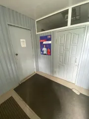 Нежилое помещение 34,6 м², Венев, пл. Ильича, 3. Объект аренды, площадь 34,6 кв. м, номера на поэтажном плане: этаж 1, ком. 12, адрес (местонахождение) объекта: Тульская область, Веневский район, г. Венев, пл. Ильича, д. 3. Вход в объект аренды из общей входной группы с отделением почтовой связи.