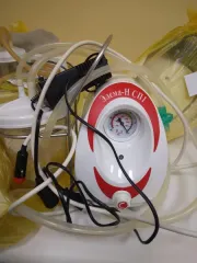 Портативный электроотсасыватель для аспирации жидкостей.