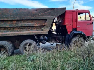 Камаз 5410, 1990 года, 210 л.с. VIN ХТС541000L0212421, категория С, Тип ТС грузовой самосвал, год из  готовления 1990г., номер шасси 0212421, номер двигателя 740 100201, мощ  ность двигателя 210 л.с., объем двигателя 10850 куб.см, кузов кабина №1220854, цвет красный, гос. номер С143СХ64.