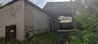 Здание котельной с пристройкой 213 кв.м и земельный участок 1651 кв.м, Архангельская область. Здание котельной вспомогательной школы с пристройкой, с кадастровым номером 29:01:190304:157, площадью 213 кв.м., расположенное по адресу: Российская Федерация, Архангельская область, муниципальный округ…
