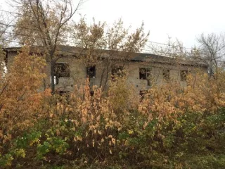 Здание, назначение: нежилое, общей площадью 390,0 кв.м., кадастровый номер 45:04:011201:347, одновременно с земельным участком из земель населенных пунктов, площадью 1 155 кв.м., кадастровый номер 45:04:011201:1013 с видом разрешенного использования – общественное управление, расположенное по…
