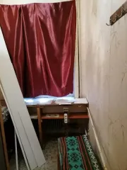 Помещение № 45 площадью 3,6 кв. м, этаж 01, кадастровый номер 26:12:010305:4490, по адресу: Ставропольский край, город Ставрополь, проспект Юности, 28/2. Помещение находится в неудовлетворительном состоянии, требует ремонта, в помещении обустроен оконный проем, не отраженный в технической…