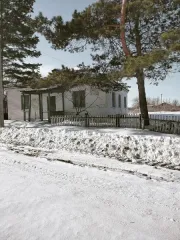 Нежилое здание 67.4 кв.м и земельный участок 447 кв.м в селе Албазинка, улица Центральная, 4. Одноэтажное здание 1900 года постройки, общей площадью 67,4 кв.м., в удовлетворительном состоянии. Инженерные коммуникации: теплоснабжение автономное, электроснабжение. Кадастровый номер здания…