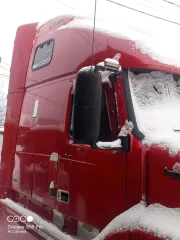 Volvo VNL 64 T660, 1999, грузовой тягач седельный, идентификационный номер (VIN) 4V4ND4JH8YN253088, цвет: красный.