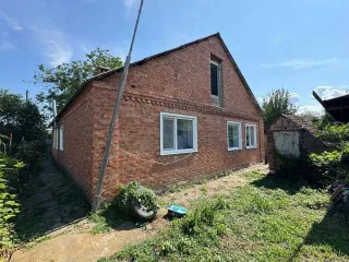Дом 85,3 кв.м и земельный участок 561 кв.м в Краснодарском крае. Дом, общей площадью 85,3 кв.м., кадастровый номер 23:06:1902230:90, находящийся по адресу: Краснодарский край, Гулькевичский район, г. Гулькевичи, ул. Калинина, д. 46, с прилегающим земельным участком, общей площадью 561 кв.м…