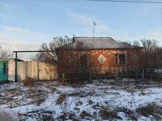 Доля дома 62.3 м² и участок 1592 м² в Курганской области. 8/10 доли дома и 8/10 доли земельного участка в Курганской обл. 8/10 долей в праве собственности (совместная собственность супругов) на жилой дом площадью 62.3 кв.м. с кадастровым номером 45:11:000000:3947 и 8/10 долей в праве собственности…