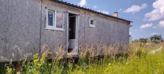 Земельный участок 1759 кв.м и жилой дом 53.1 кв.м во Владимирской области, Александровский район, МО Каринское с/п, ДПК "Зеленцино", участок № 38. Кадастровый номер участка: 33:01:001439:125, уточненная погрешность 29.0. Кадастровый номер дома: 33:01:001439:419.