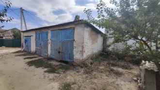 Комплекс недвижимости 949.9 кв.м, Белгородская область, Чернянский р-н, п. Чернянка, ул. 20 Годовщина Октября, 26 (д. 26): 1. Зем. уч. пл. 753 +/- 10 кв. м, КН 31:08:1703010:323; 2. Гараж пл. 64.8 кв.м, КН 31:08:1701001:1944; 3. Зд. гаража пл. 20.4 кв.м, КН 31:08:1701001:1893; 4. Зд. мастерской пл…