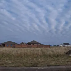 Земельный участок 1000 кв.м в Новопоселеновском сельсовете, деревня Кукуевка, дом 0. Кадастровый номер: 46:11:121203:607. Находится в залоге у ПАО "Сбербанк России".