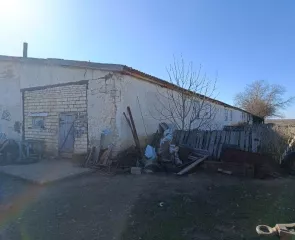 Здание кад. № 26:09:020901:8, пл. 1488.60 кв. м. по адресу СК, Туркменский район, с. Камбулат, МТФ №2.
