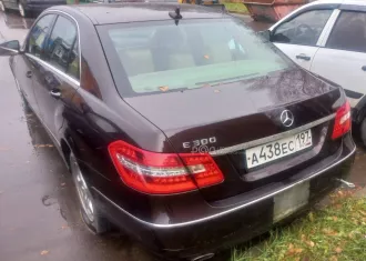 Автомобиль легковой седан, марки Mercedes Benz E 300, 2010 года выпуска, цвет: красно коричневый, № шасси  рамы : отсутствует, модель, номер двигателя: 27295231760974, рабочий объем: 2996 куб. см., мощность  кВт/л.с. : 170.000/231.0, VIN: WDD2120541A385027  автомобиль в исправном состоянии, пробег …