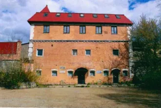 Здание мельницы Сельдимирова 506.1 м² в Уфе. Отдельно стоящее четырехэтажное нежилое здание с одним подземным этажом, объект культурного наследия регионального значения. Входит в единый государственный реестр объектов культурного наследия. Вместе с земельным участком. Адрес: Республика…